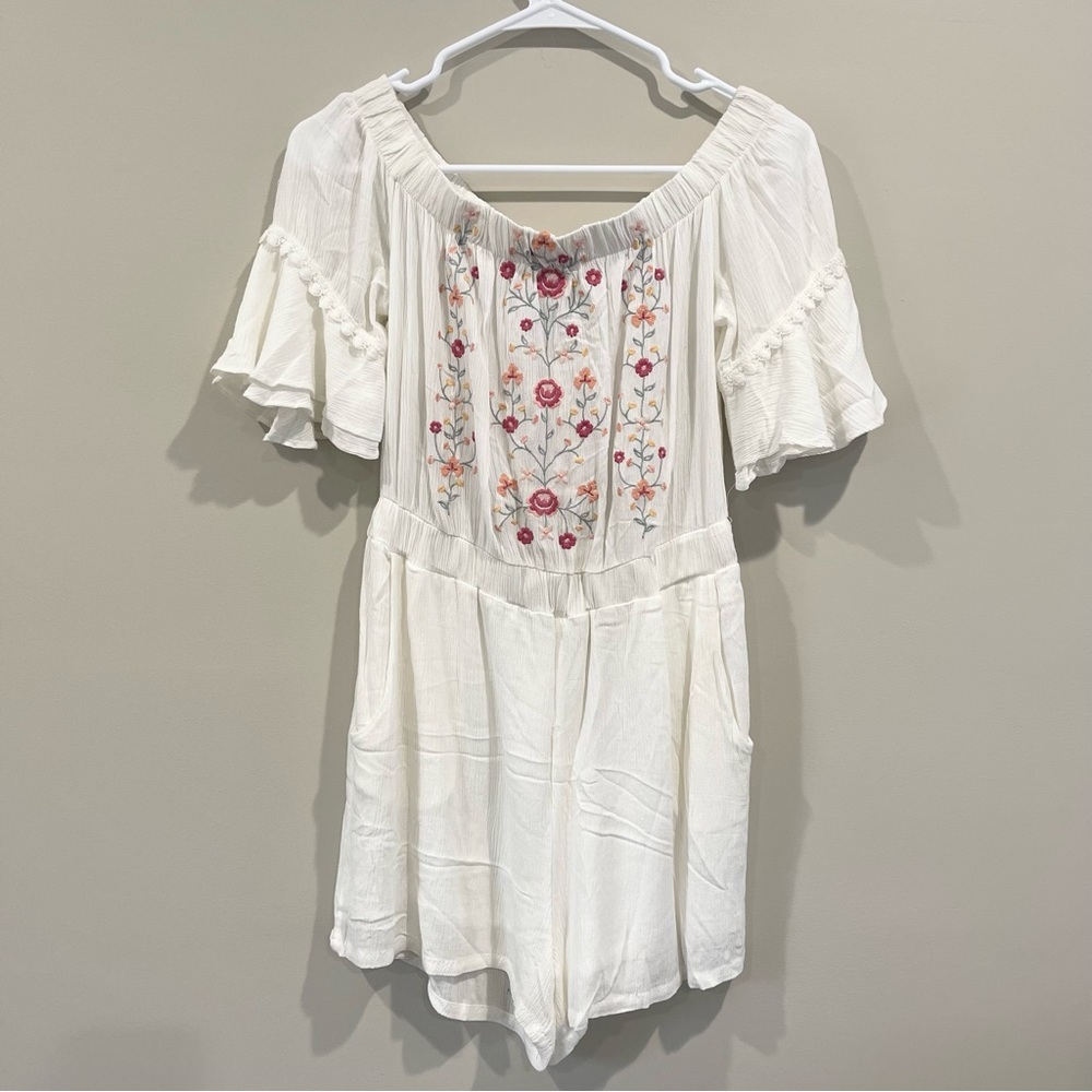 A Collective Story•White Embroidered Romper•Size Small